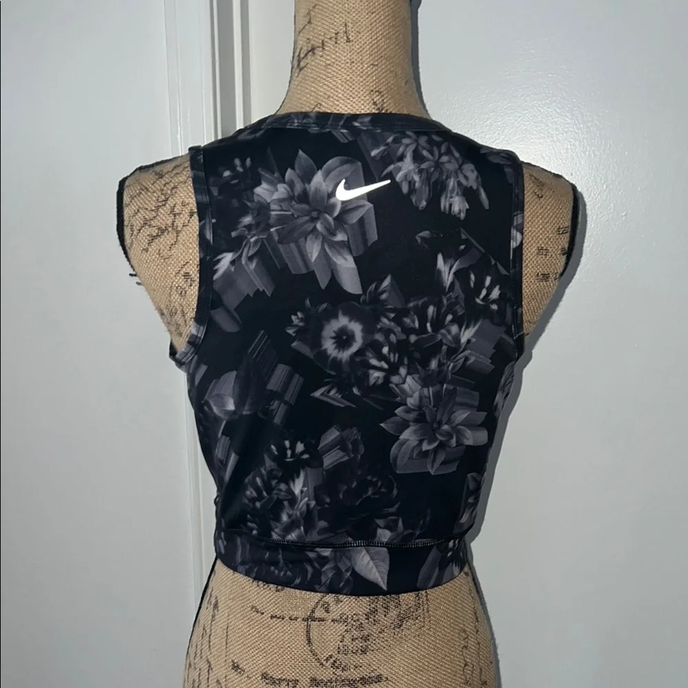 Nike Women's Black Floral Crop Top - Picture 3 of 5